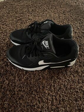 Nike women’s Air Max 90 shoes